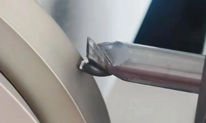 के तपाईंले बक्सबाट सीधा मिलिङ कटर प्रयोग गर्नुभयो? यो आधा घण्टामा कसरी चिप्लियो?